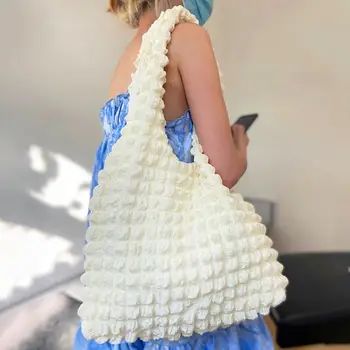 2022 Táskák LatticePattern Kézitáska Cotton Bubble Kézitáska Nagy táskák Tollal párnázott női steppelt bevásárlótáska Női táska