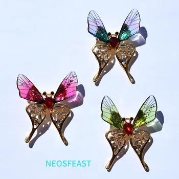 Elegáns ékszerek strassz pillangó brossok nőknek Többszínű csillogó tű zománcozott fűző Női ajándékok Ruhadíszek