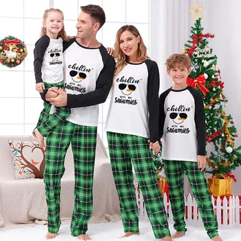 Karácsonyi családi pizsama Chillin és My Snowmies Cool Snowman zöld kockás pizsama szett