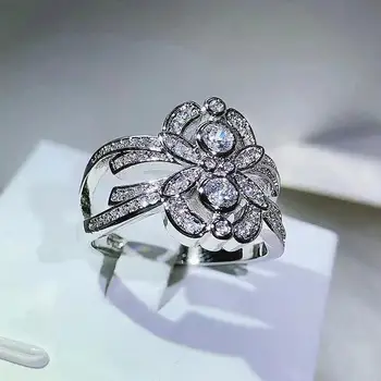 Kreatív design Női jegygyűrűk szikrázó köbös cirkóniummal Temperamentum esztétikus női kiegészítők Vonzza az ékszereket