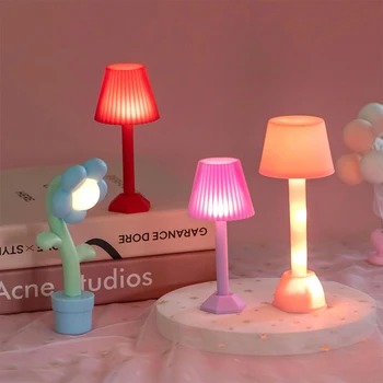 Mini asztali lámpa Mennyezeti lámpa LED fény Babaház babák Ház világítás játékok Ajándékok gyerekeknek Babaház miniatűr bútor játék