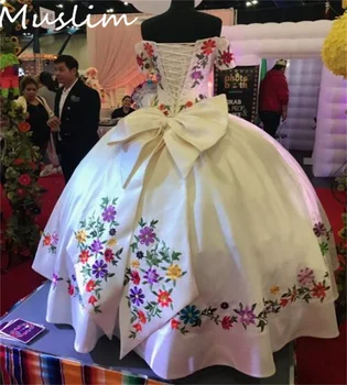 Színes virághímzés esküvői ruha 2023 Plus size puha szatén fűző Gótikus menyasszonyi ruha vállról Nagy íj kerti menyasszonyi menyasszony